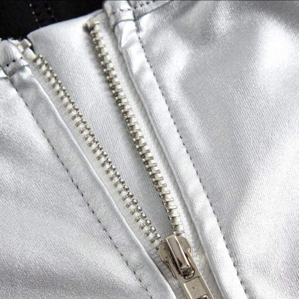 NWT Colorblock Metallic Silver Chain Detail Crop Cami Top - Picture 8 of 10